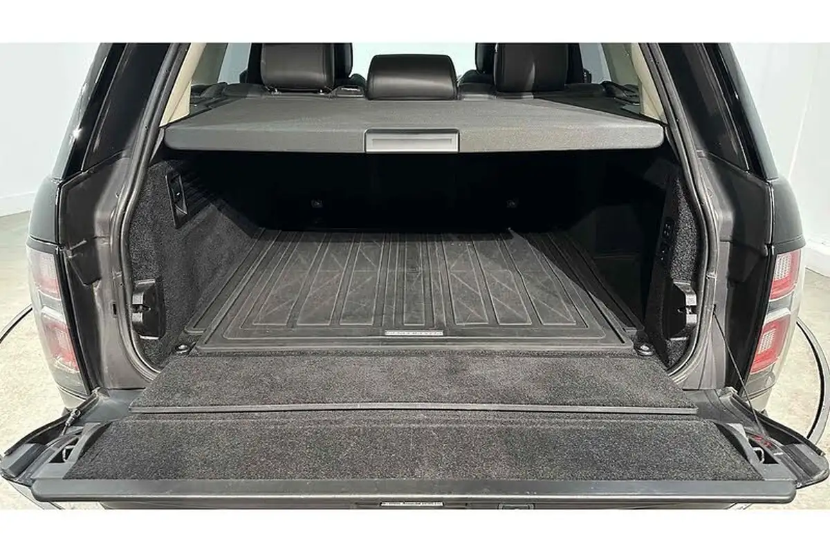 2019-land-rover-range-rover-30-sd-v6-vogue-big-66
