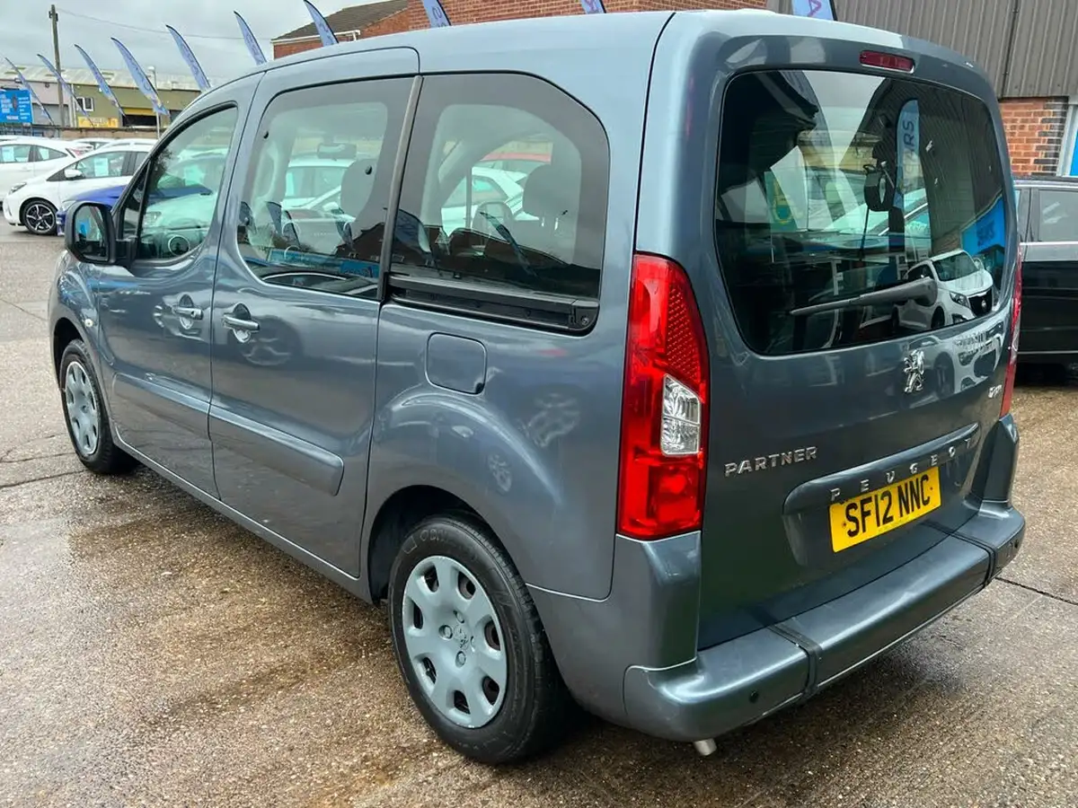 2012-peugeot-partner-16td-tepee-s-92-big-37