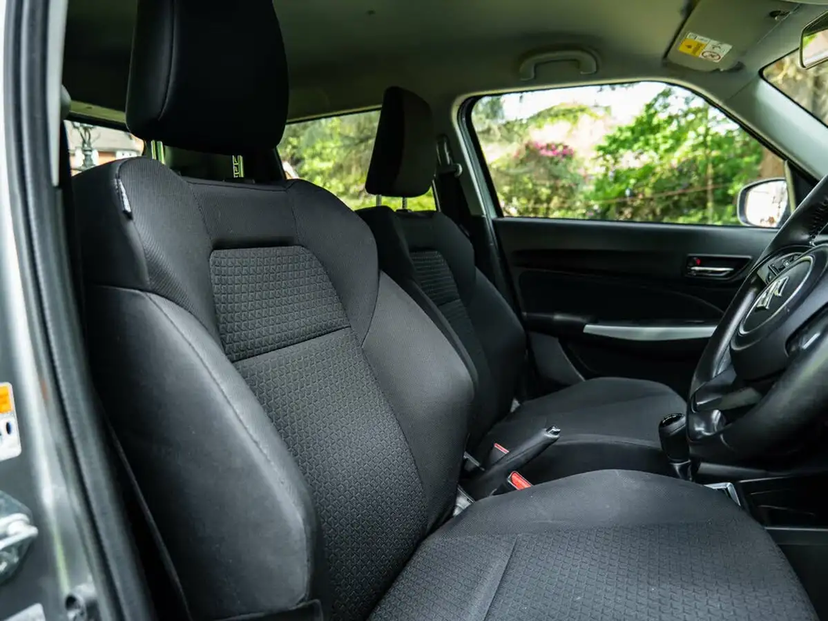 2019-suzuki-swift-12-dualjet-attitude-big-20