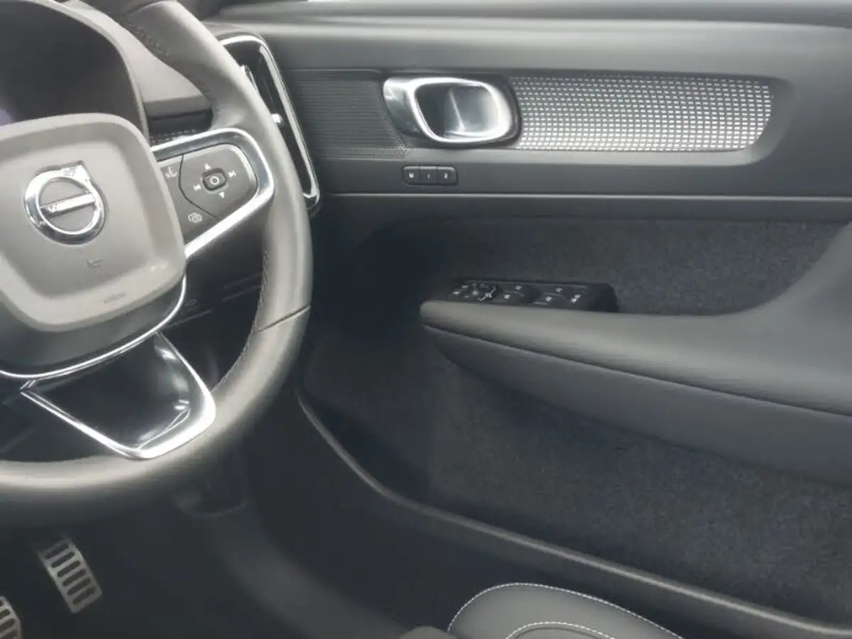 2022-volvo-xc40-e-recharge-plus-228bhp-big-9