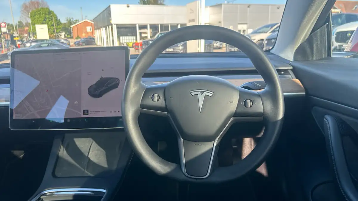 2020-tesla-model-3-e-long-range-big-14