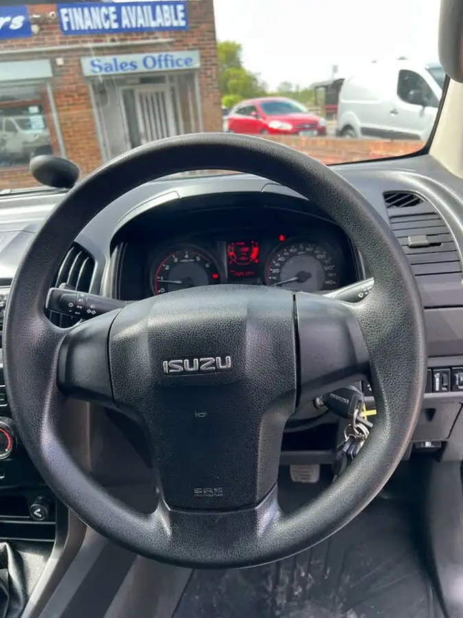 2019-isuzu-d-max-19td-utility-4x4-extended-pick-up-big-14
