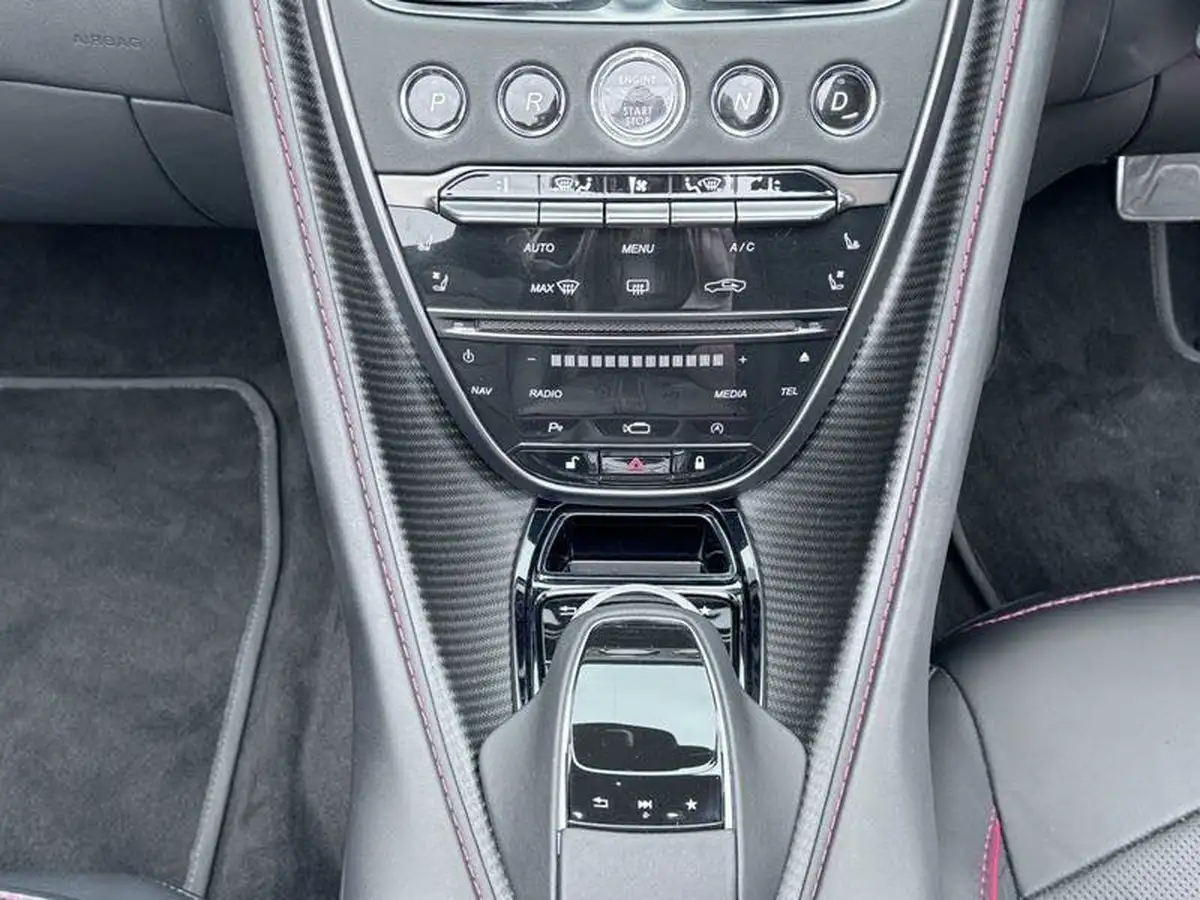 2023-aston-martin-dbs-52-v12-volante-big-20