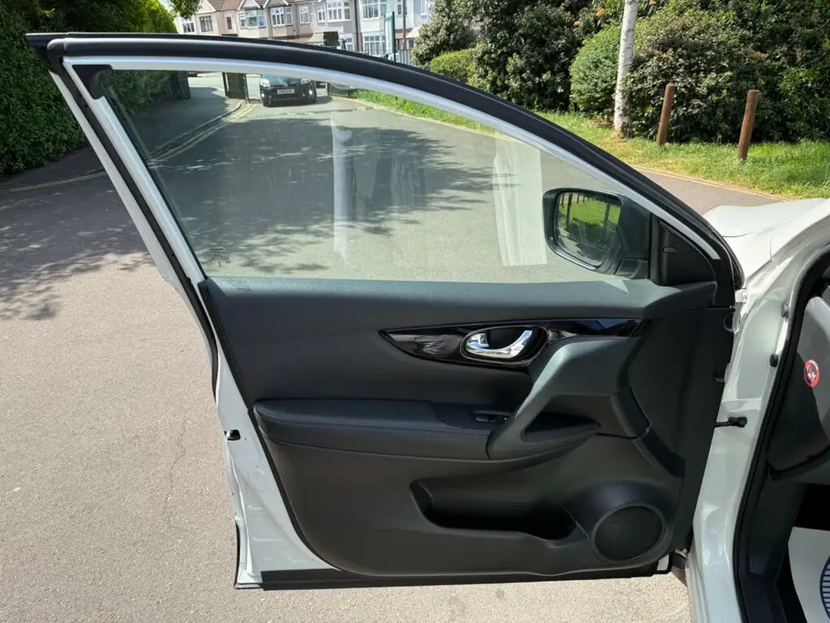 2017-nissan-qashqai-12-dig-t-tekna-xtronic-cvt-big-21