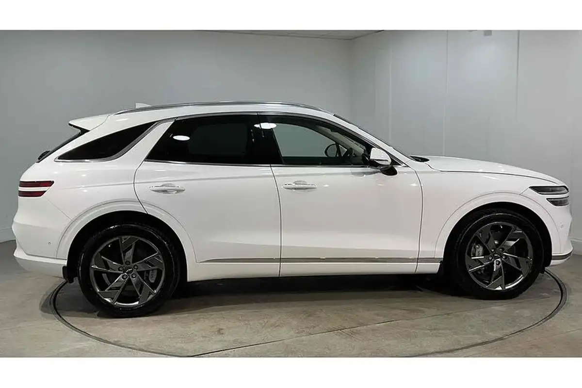 2023-genesis-gv70-e-sport-line-big-3