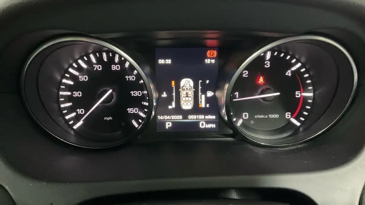 2016-land-rover-discovery-sport-20td4-se-tech-180ps-awd-ss-auto-big-6