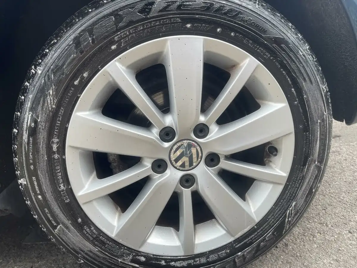 2011-volkswagen-golf-14-match-125ps-5d-dsg-big-20