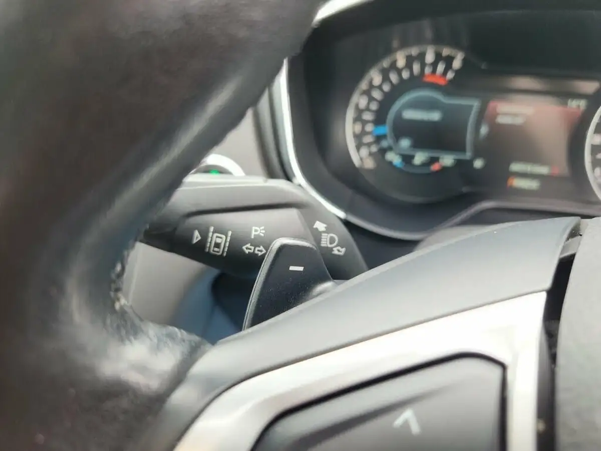2016-ford-mondeo-big-31