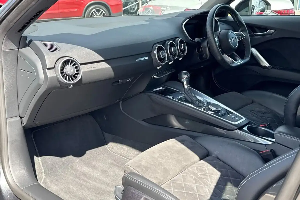 2022-audi-tt-coupe-20-40-tfsi-black-edition-big-18