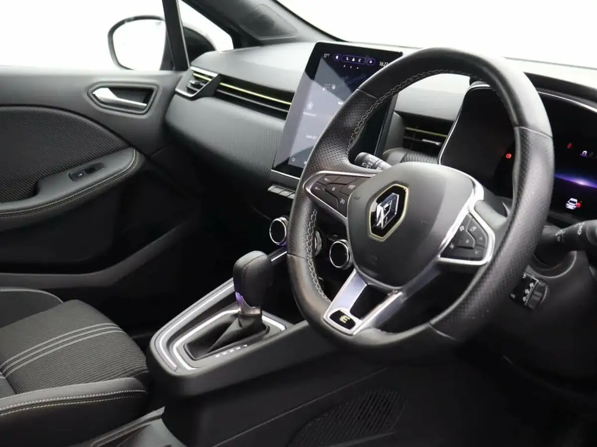 2023-renault-clio-16-engineered-big-6