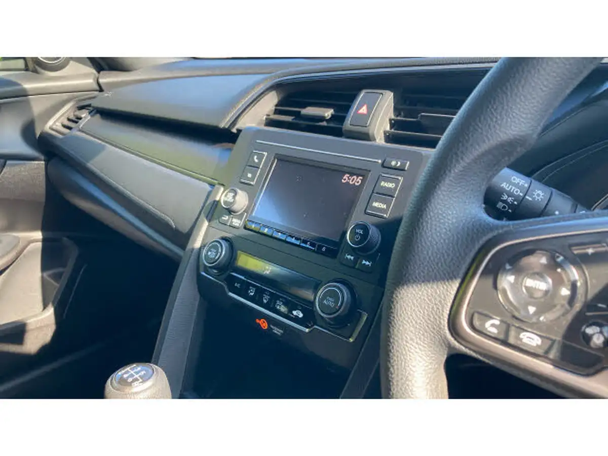 2021-honda-civic-10-vtec-turbo-se-hatchback-5d-big-22