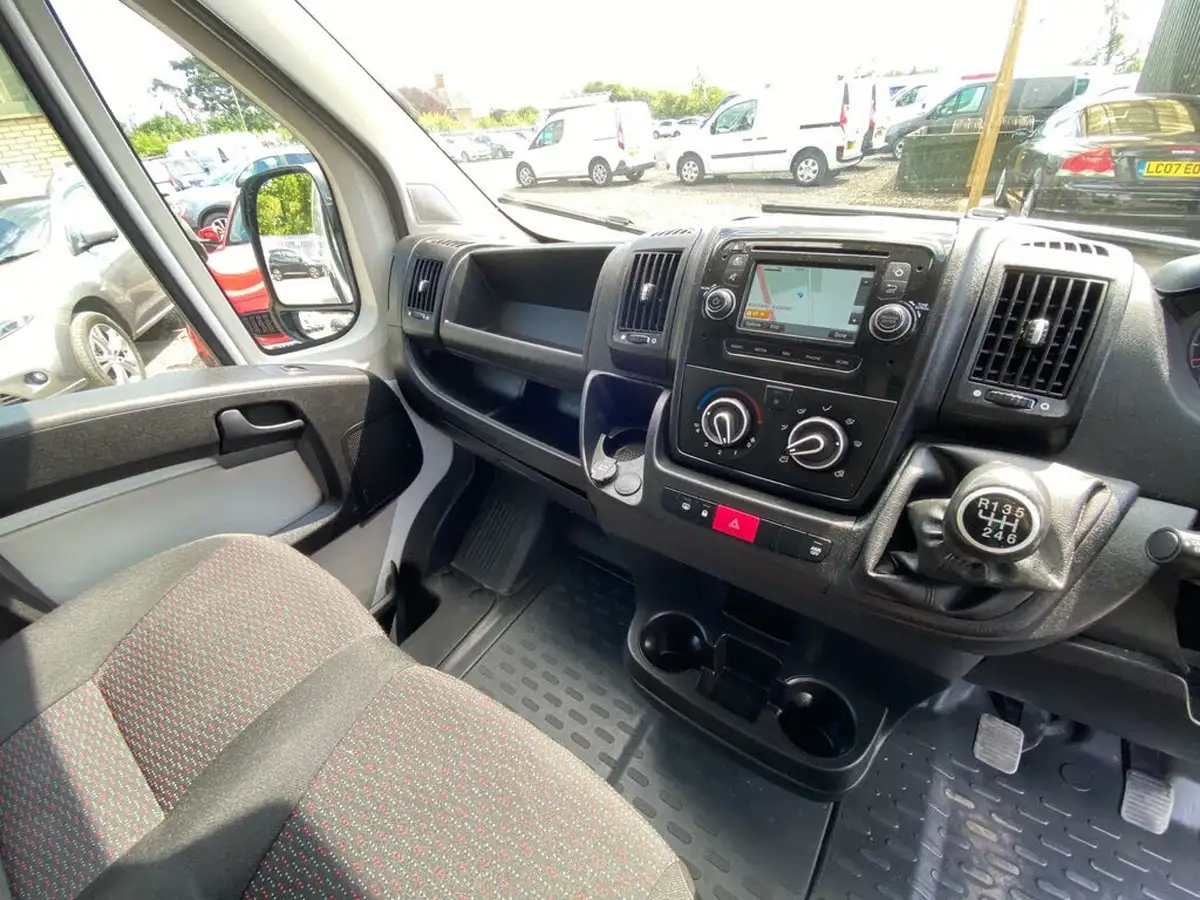 2019-peugeot-boxer-20-bluehdi-professional-335-l3-h2-big-34