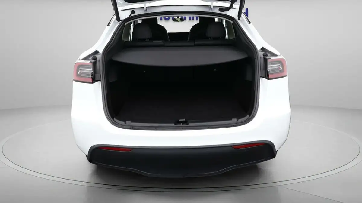 2023-tesla-model-y-e-rwd-big-16