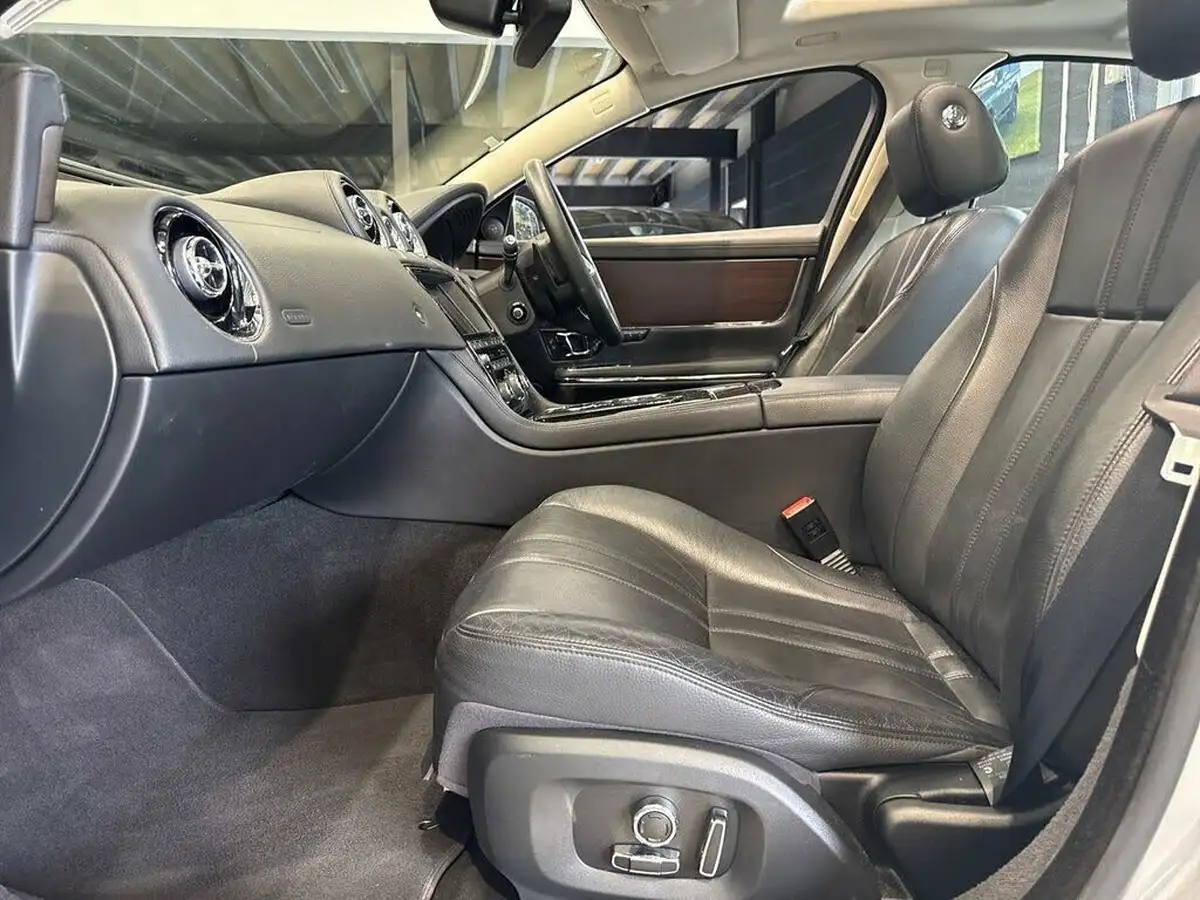 2016-jaguar-xj-series-30td-xj-luxury-swb-saloon-big-32
