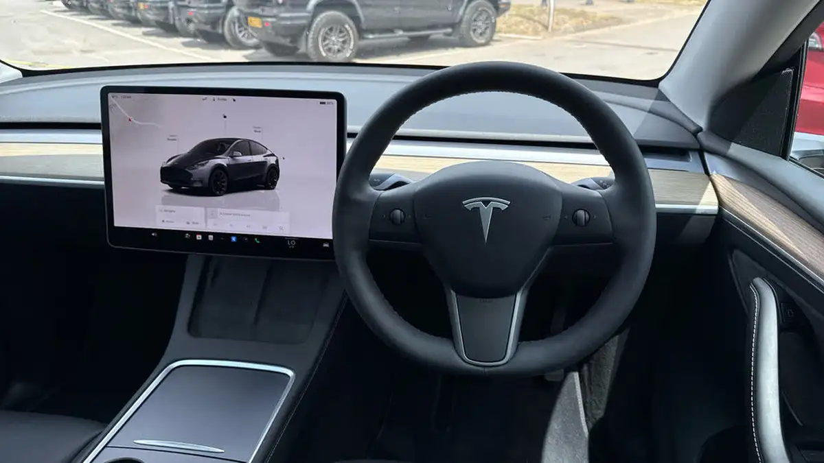 2023-tesla-model-y-e-rwd-big-15