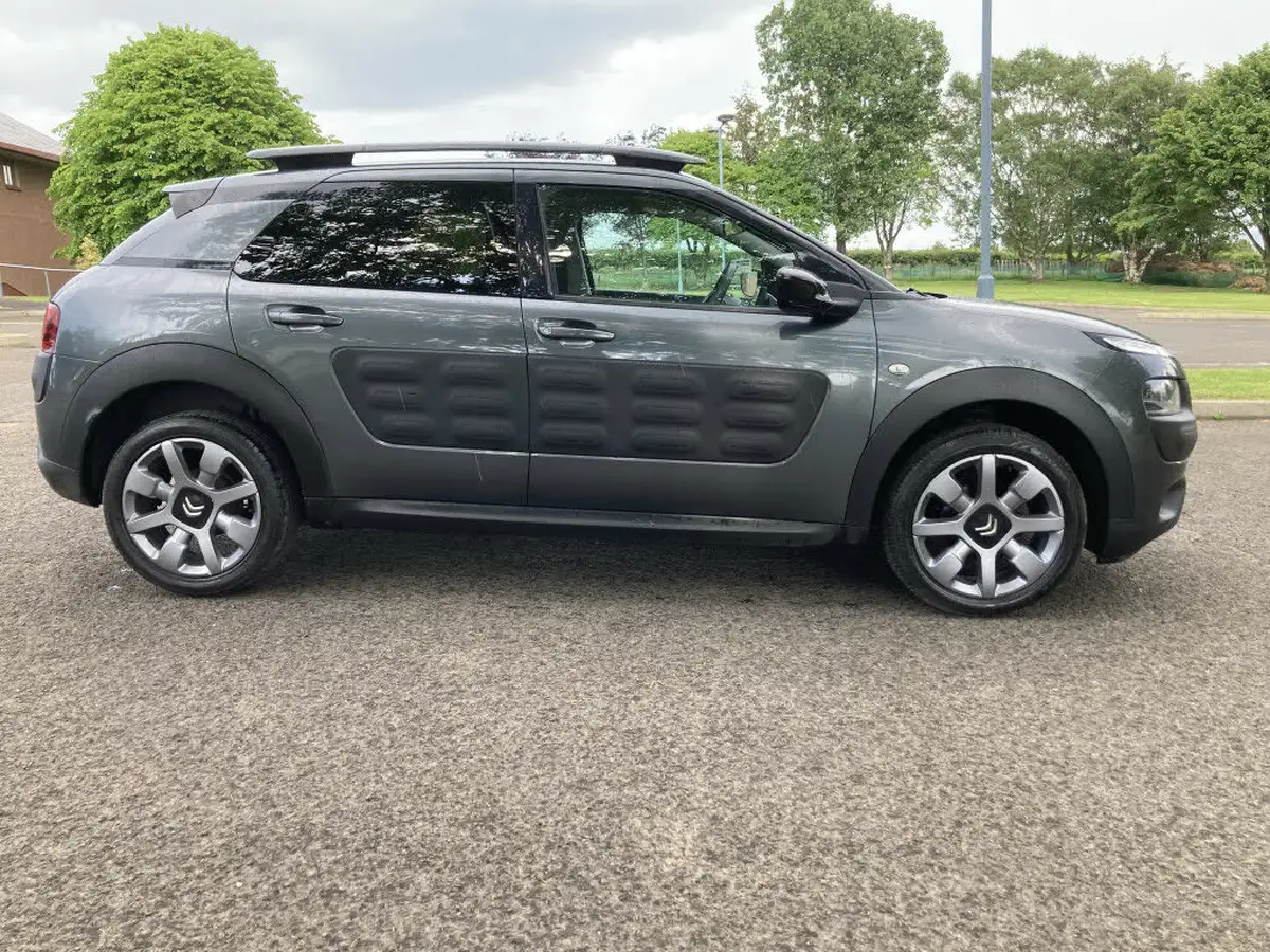 2016-citroen-c4-cactus-16bluehdi-flair-big-2