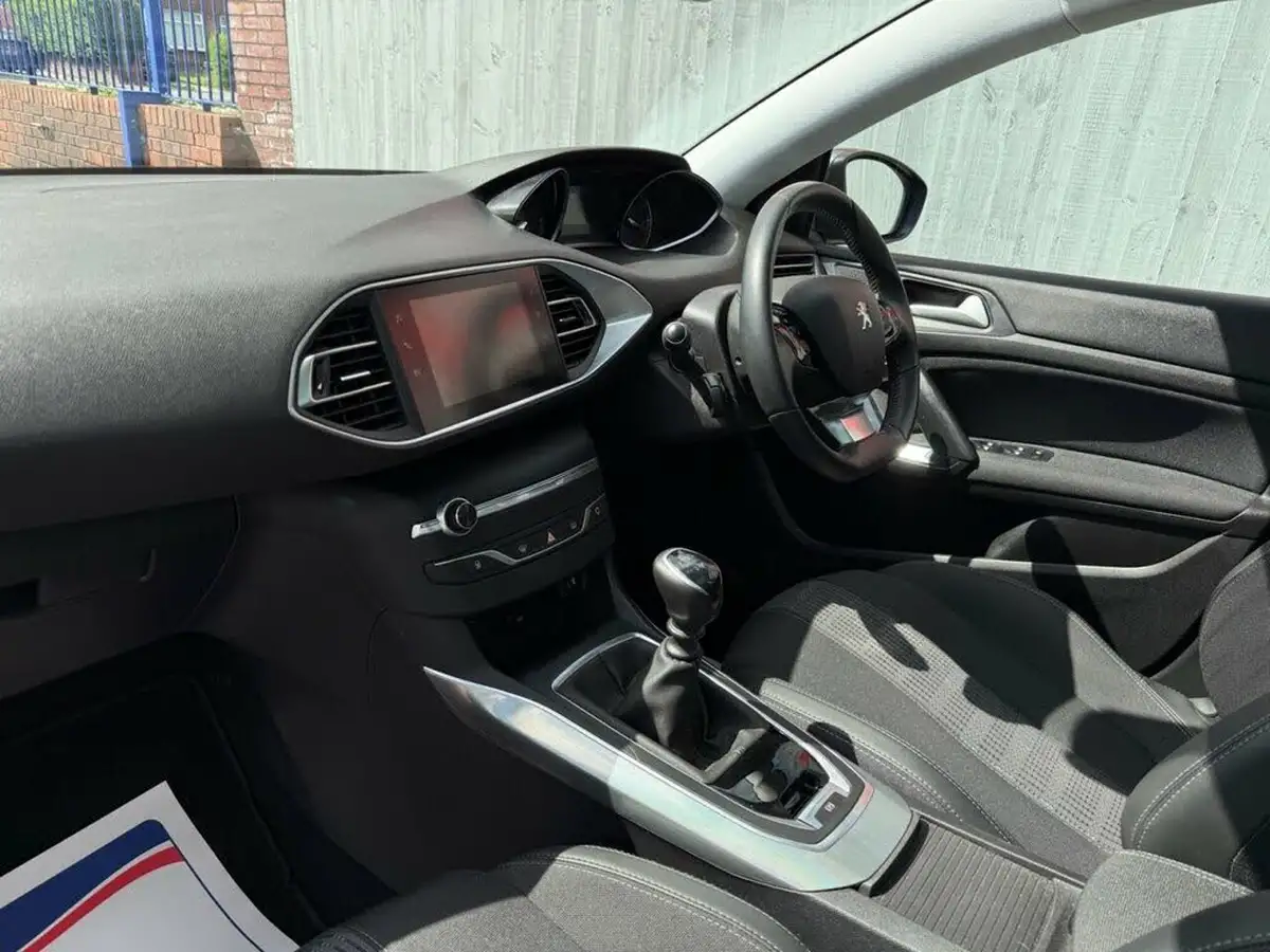 2020-peugeot-308-12-puretech-allure-130bhp-big-39