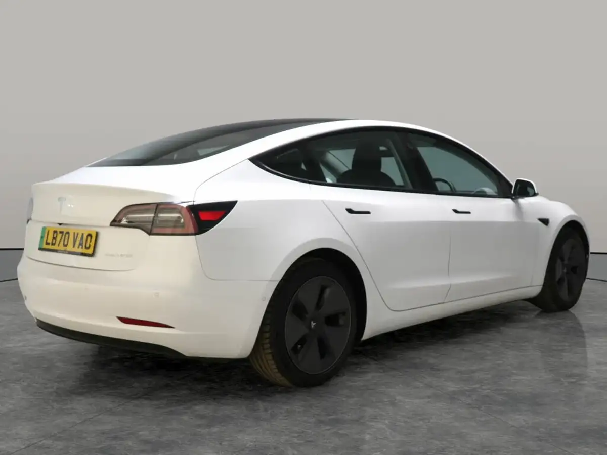 2020-tesla-model-3-e-long-range-big-13