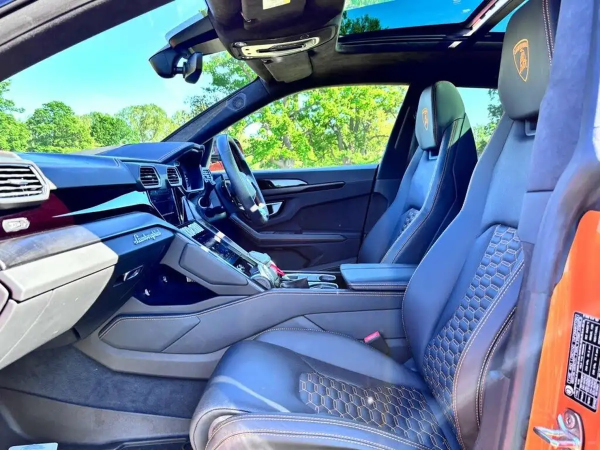 2023-lamborghini-urus-40-no-trim-big-11