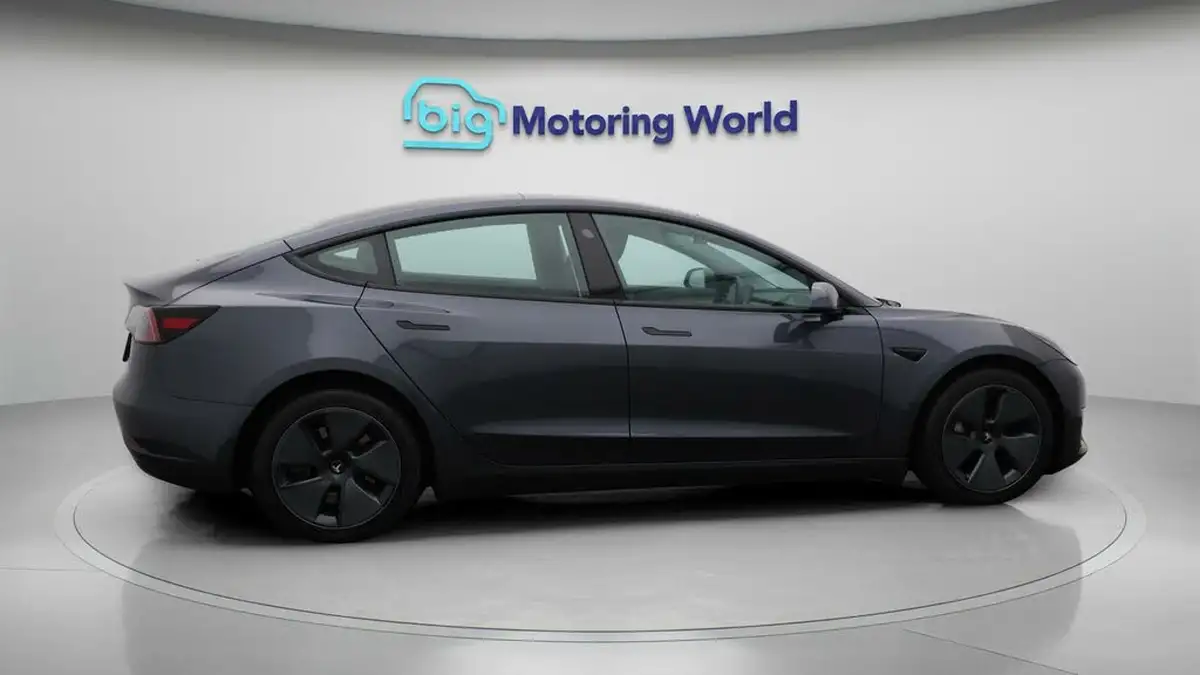 2022-tesla-model-3-e-long-range-big-8