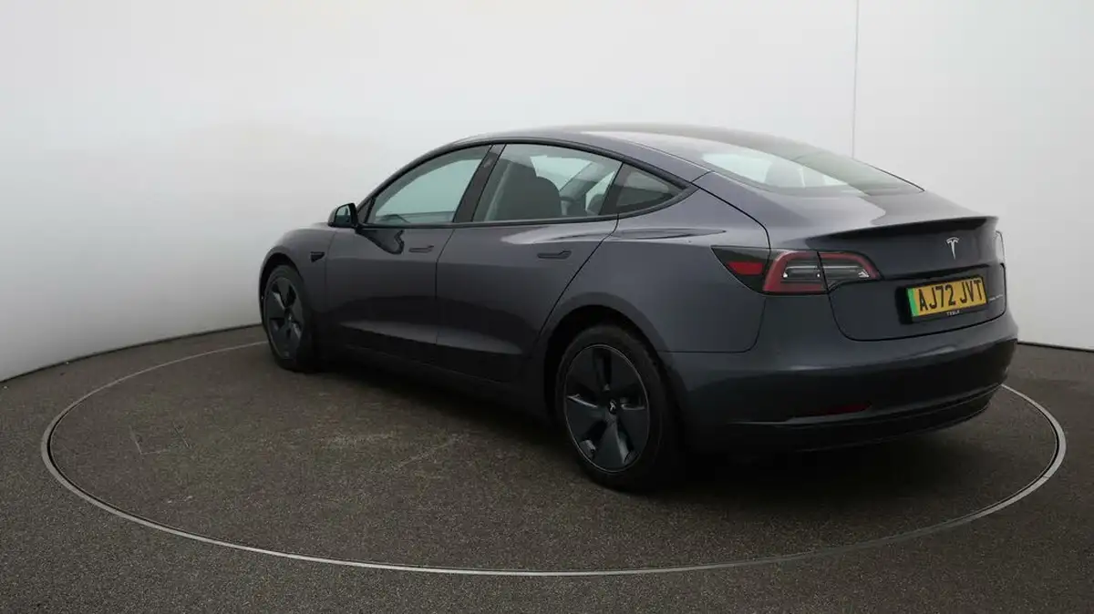 2022-tesla-model-3-e-long-range-big-60