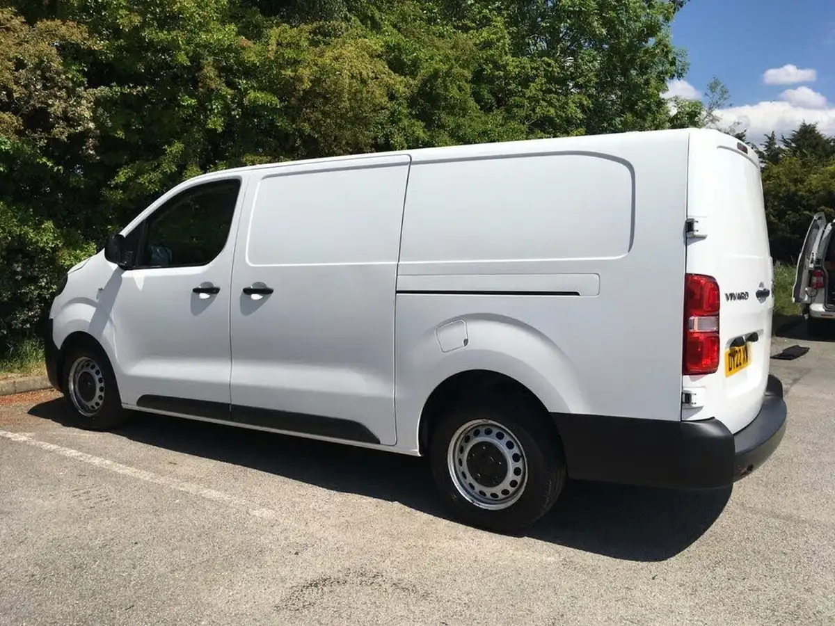 2022-vauxhall-vivaro-20td-3100-l2h1-dynamic-panel-big-6
