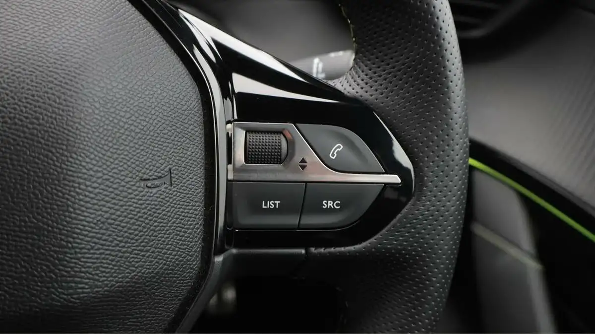 2024-peugeot-208-12-puretech-gt-100ps-big-24