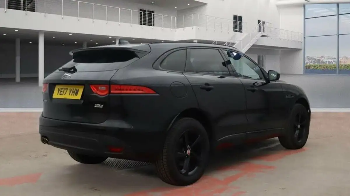 2017-jaguar-f-pace-20-i4d-r-sport-180ps-awd-ss-auto-big-3