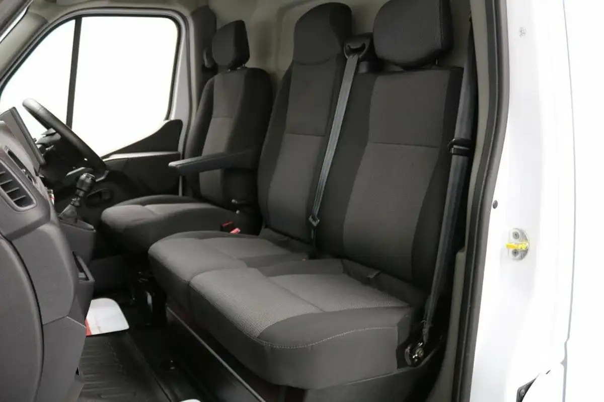 2022-renault-master-23dci-lm35-135-business-panel-big-20