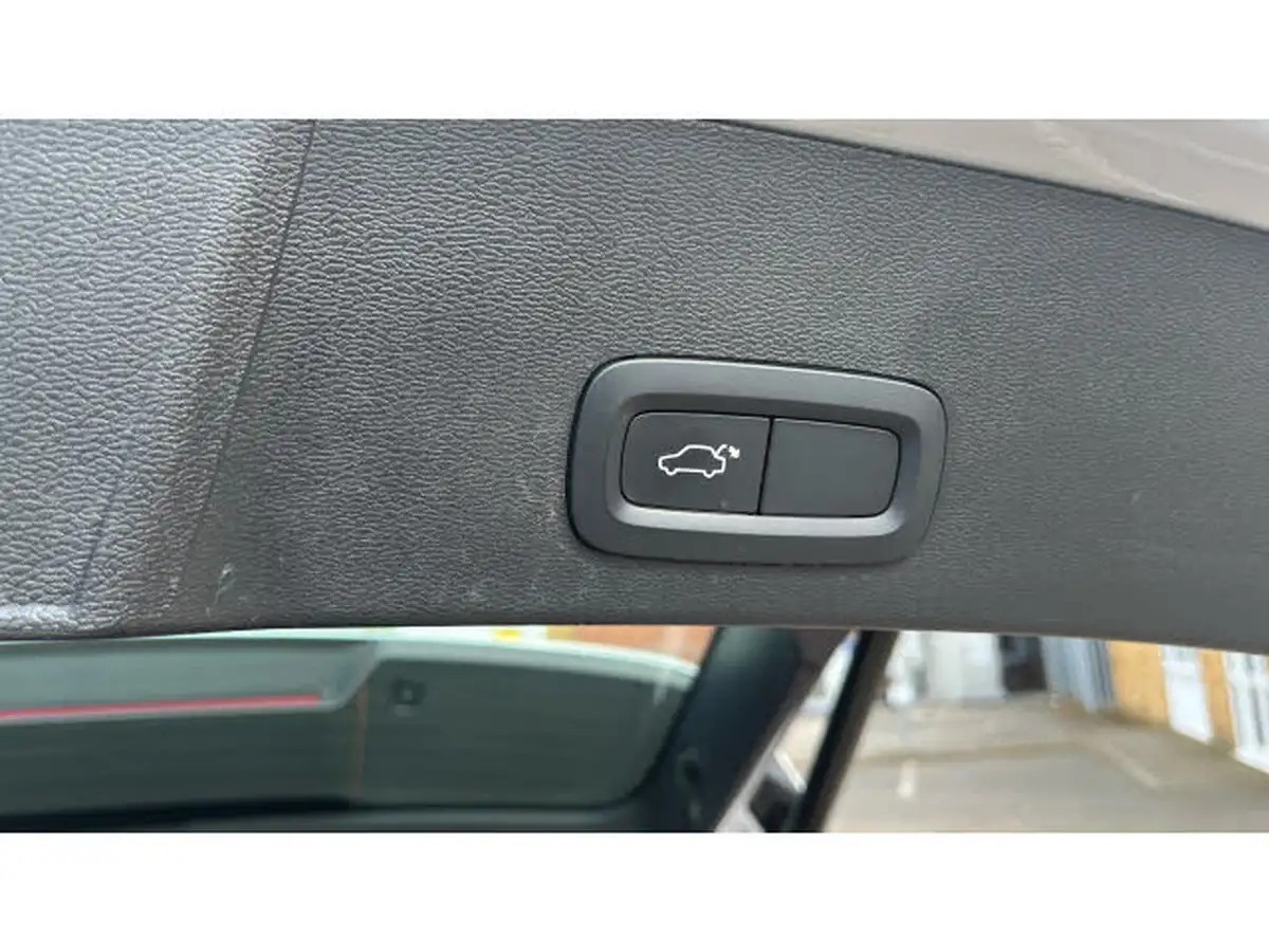 2021-volvo-xc40-15-t4-inscription-208bhp-big-29
