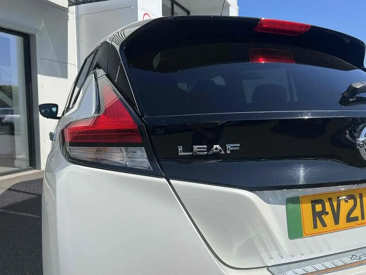 2021-nissan-leaf-e-tekna-big-19