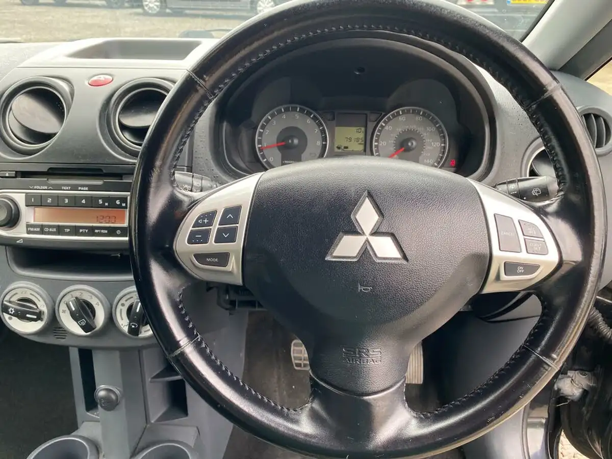 2009-mitsubishi-colt-13-clear-tec-5d-big-29