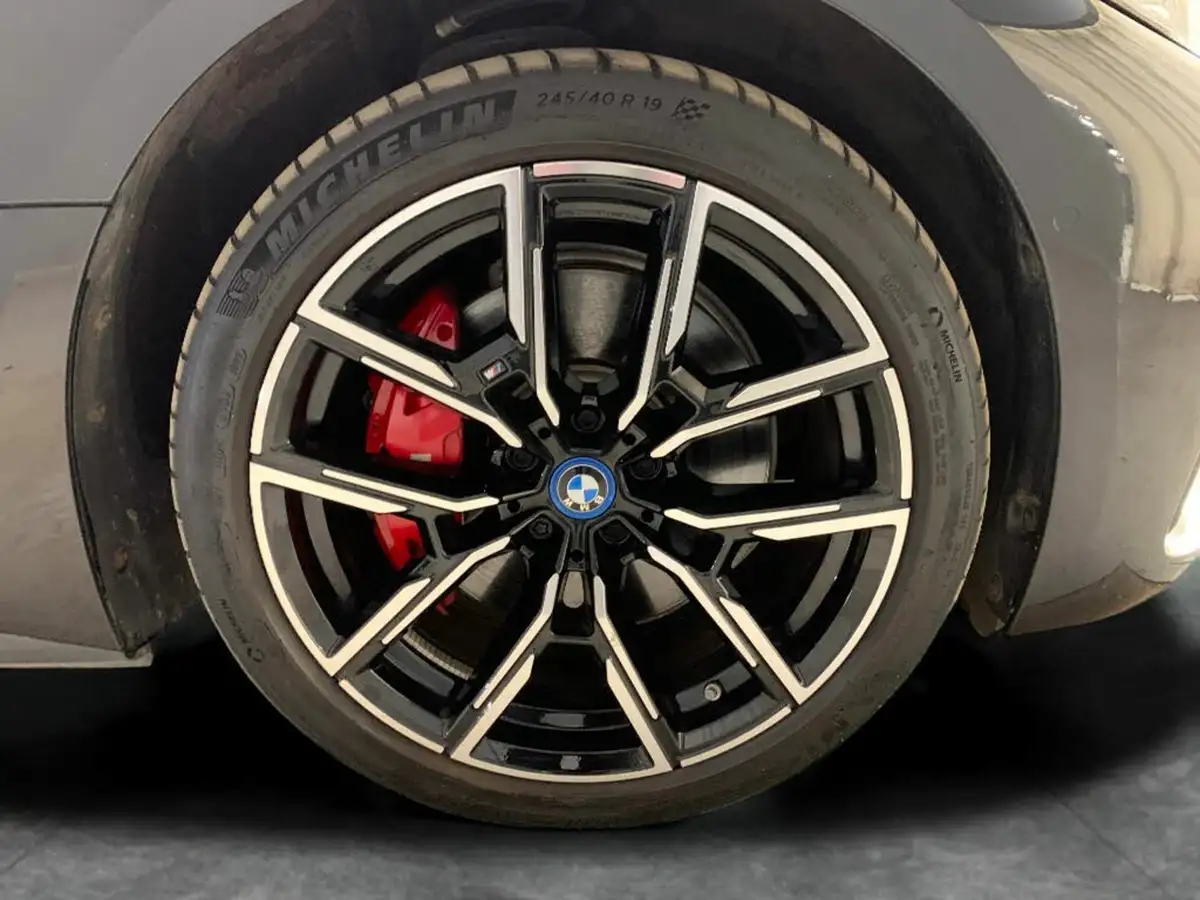 2022-bmw-i4-e-edrive40-m-sport-big-30