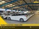 2010-toyota-prius-small-12