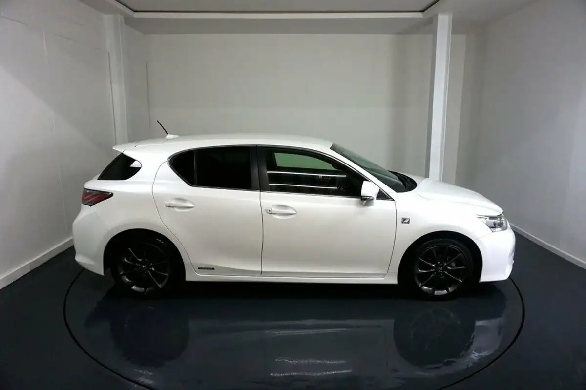 2012-lexus-ct-200h-18-f-sport-big-10