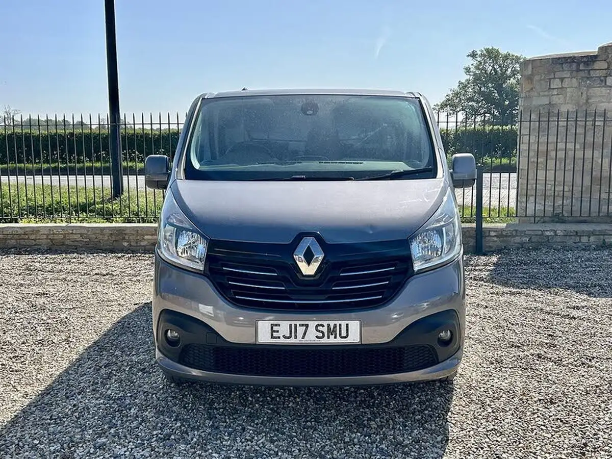2017-renault-trafic-16dci-sl27-120-sport-nav-panel-big-13
