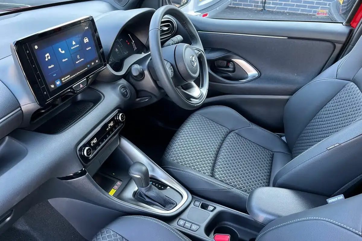 2024-mazda-mazda2-15-homura-big-34