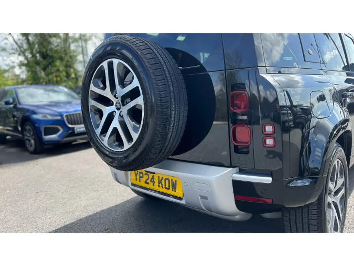 2024-land-rover-110-defender-30-d250-xs-edition-big-28