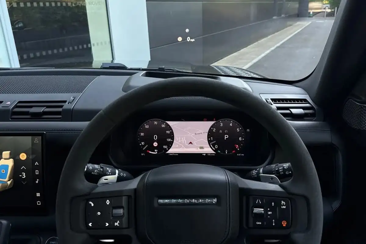 2022-land-rover-110-defender-50-p525-v8-big-47