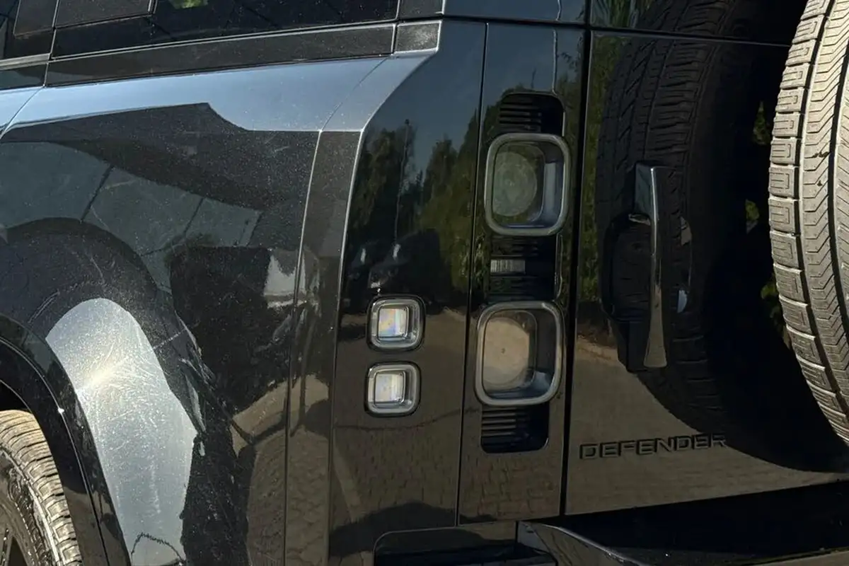 2022-land-rover-110-defender-50-p525-v8-big-19