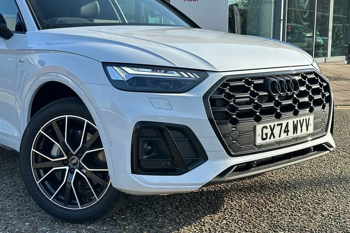 2025-audi-q5-20-50-tfsi-e-black-edition-station-wagon-big-20