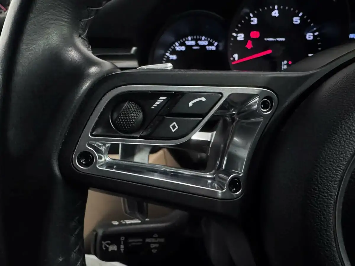 2019-porsche-macan-20-big-48