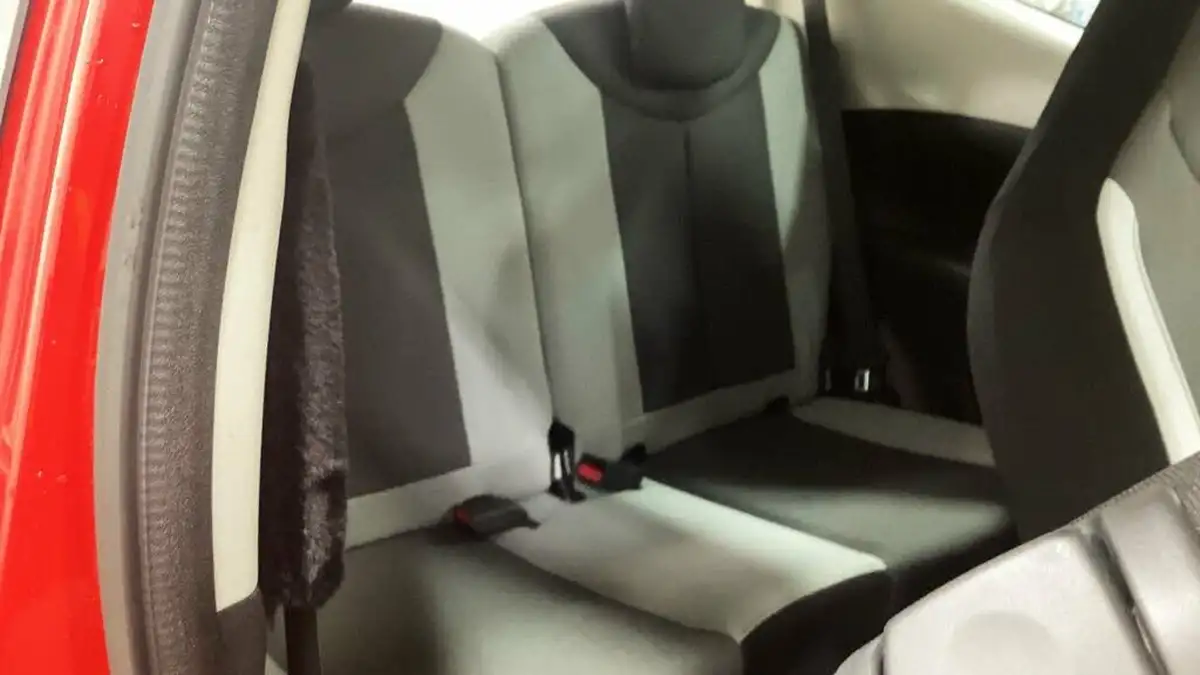 2015-toyota-aygo-10-vvt-i-x-play-3d-big-10