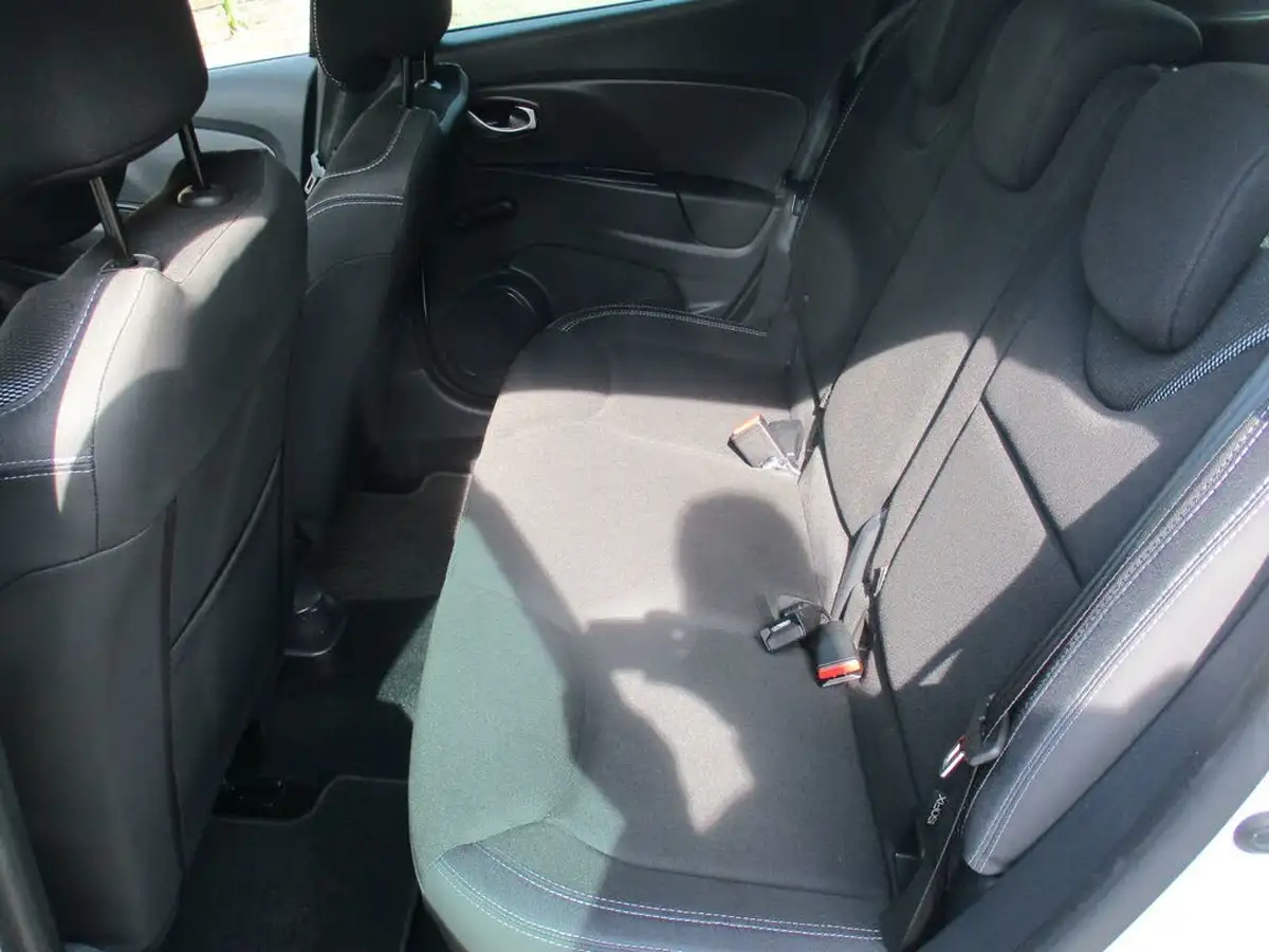 2019-renault-clio-15dci-iconic-90ps-ss-edc-auto-big-13