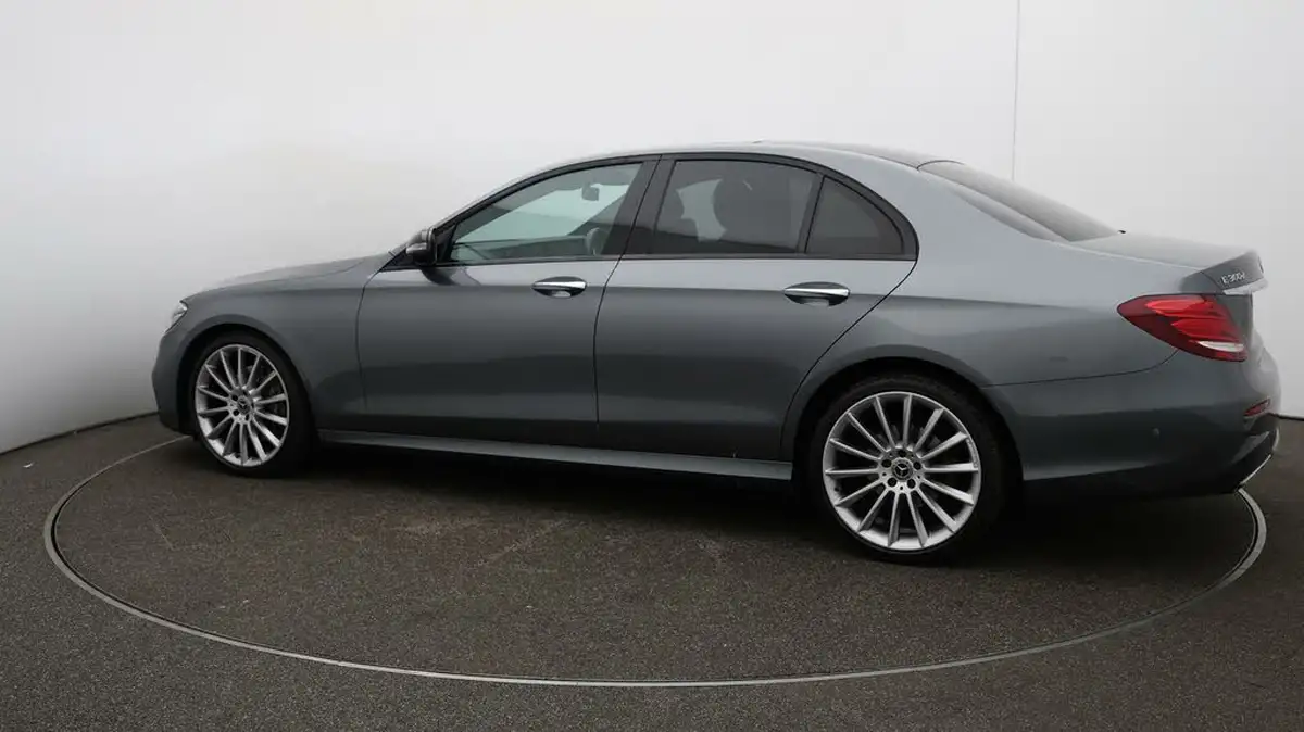 2020-mercedes-benz-e-class-20d-e300d-amg-line-edition-premium-plus-saloon-4d-big-48