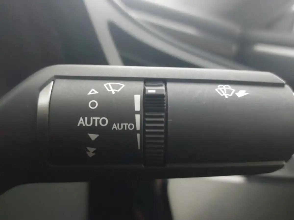2021-lexus-es-300h-25-es-215bhp-big-17