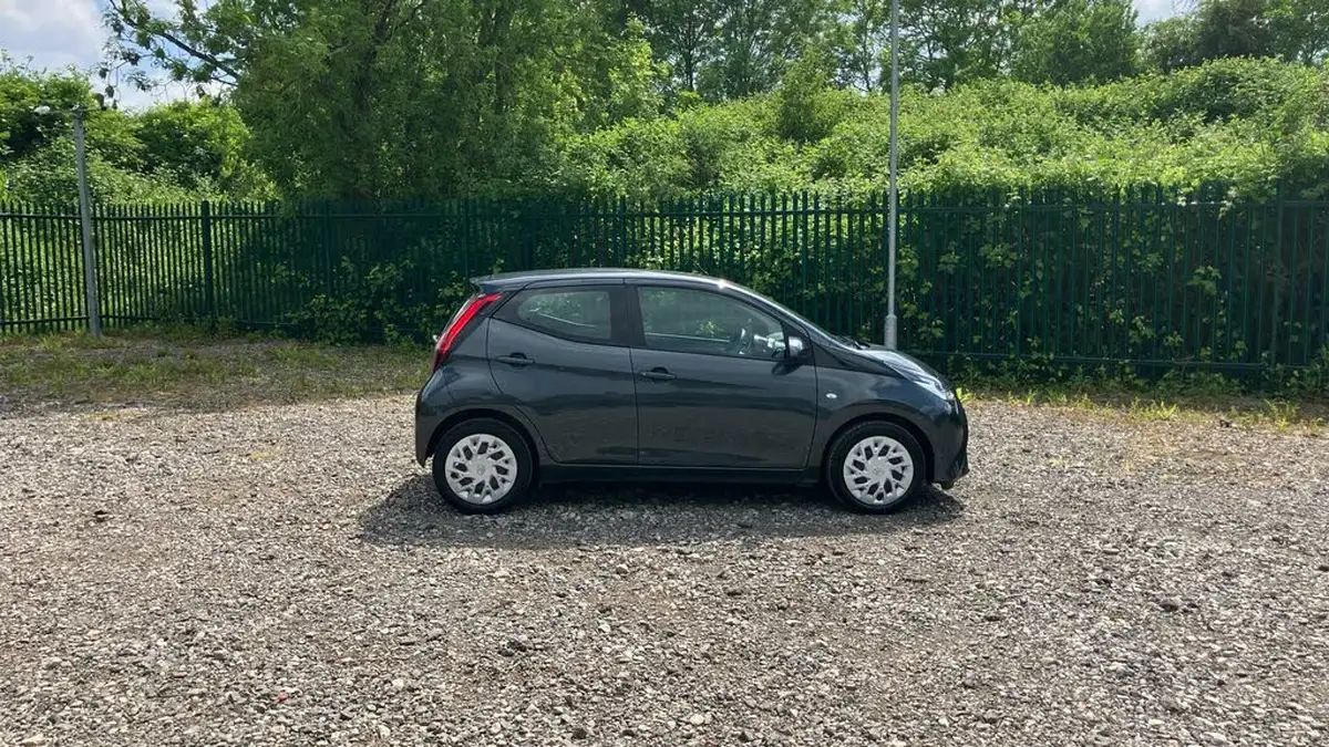 2019-toyota-aygo-10-vvt-i-x-play-tss-x-shift-big-15
