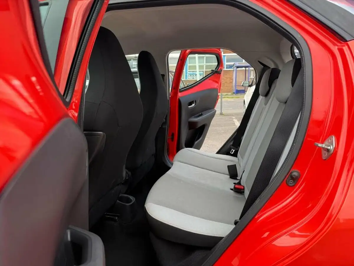 2014-toyota-aygo-10-vvt-i-x-cite-5d-big-31