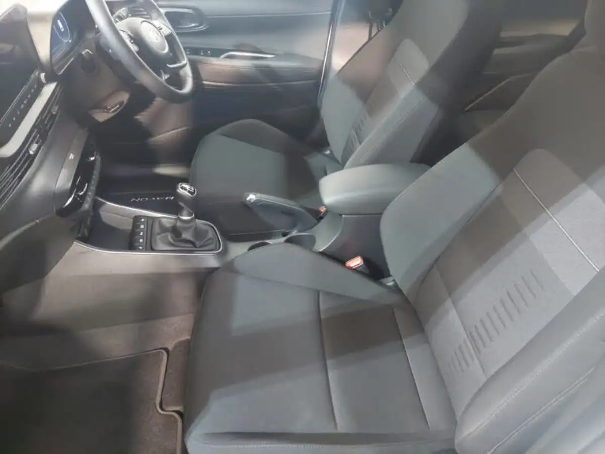2024-hyundai-bayon-10-t-gdi-premium-100ps-two-tone-roof-big-4