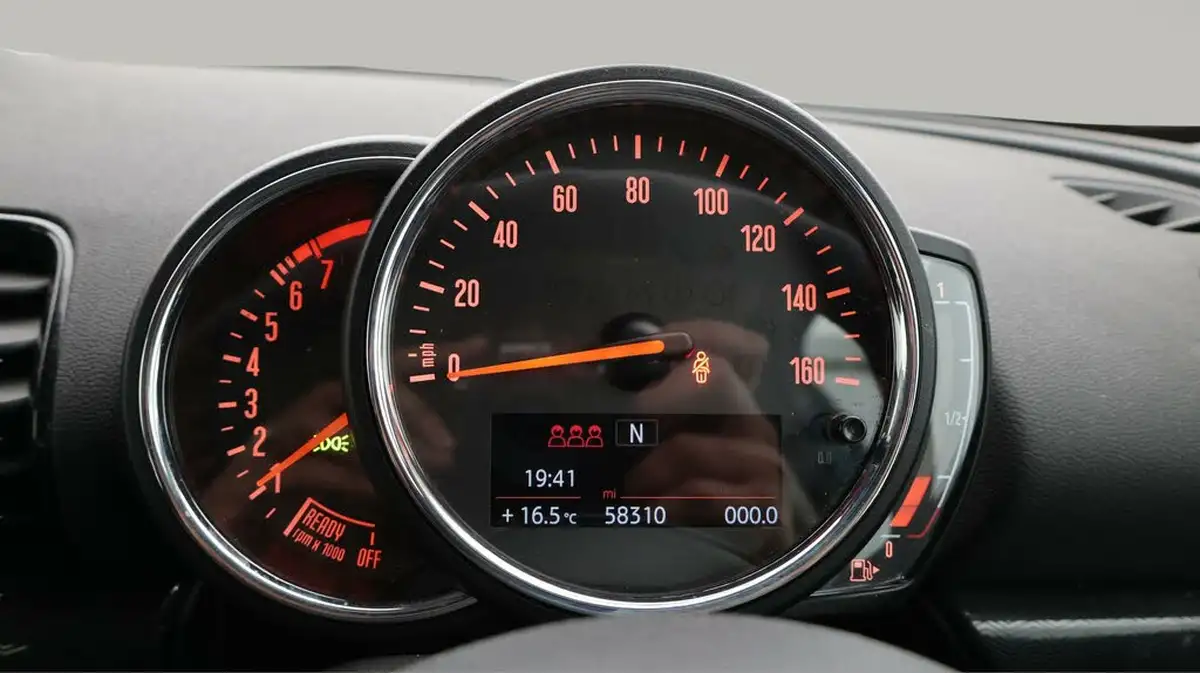 2018-mini-clubman-15-cooper-ss-big-10
